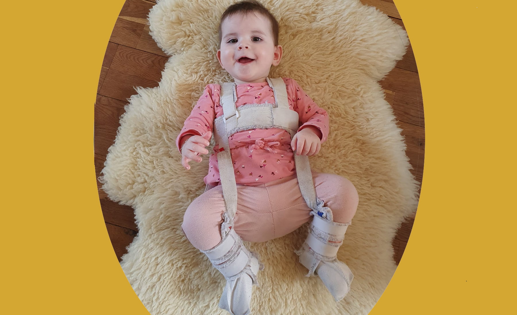 Dragen met een spreidmiddel pavlik harnas